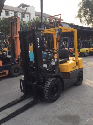 TCM FD25Z5 เครื่องดีเซล เกียร์ออโต้ เสาสูง3เมตร สนใจตืดต่อ083-062-0223(ปอน)