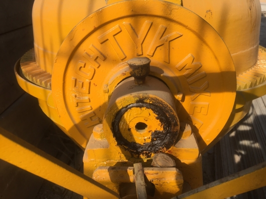 โม่ผสมปูน HITECH TYK MIXER เก่าเก็บเหล็กแข็งแรงมาก สภาพพร้อมใช้งาน (ไม่มีมอเตอร์) โม่ผสมปูน HITECH TYK MIXER เก่าเก็บเหล็กแข็งแรงมาก สภาพพร้อมใช้งาน (ไม่มีมอเตอร์)