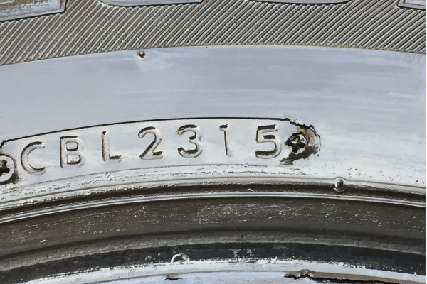 ยาง Bridgestone 215 70 15 กลางปี15 ดอกเต็ม ไม่มีปะ ใช้ยาว ราคาไม่แพง ยาง Bridgestone 215 70 15 กลางปี15 ดอกเต็ม ไม่มีปะ ใช้ยาว ราคาไม่แพง