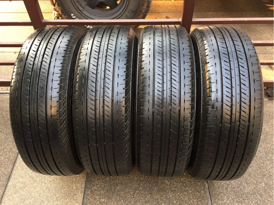 ยาง Bridgestone 215 70 15 กลางปี15 ดอกเต็ม ไม่มีปะ ใช้ยาว ราคาไม่แพง ยาง Bridgestone 215 70 15 กลางปี15 ดอกเต็ม ไม่มีปะ ใช้ยาว ราคาไม่แพง