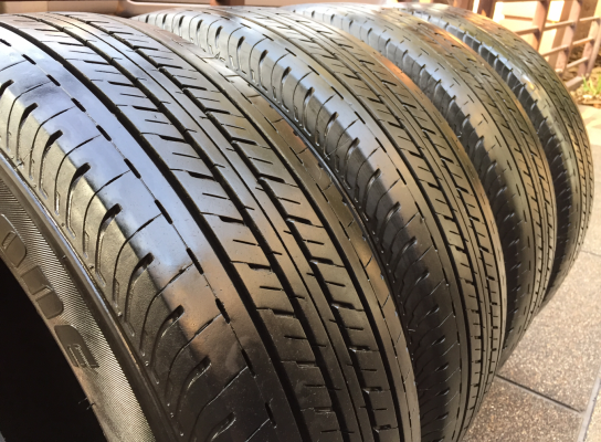 ยาง Bridgestone 215 70 15 กลางปี15 ดอกเต็ม ไม่มีปะ ใช้ยาว ราคาไม่แพง ยาง Bridgestone 215 70 15 กลางปี15 ดอกเต็ม ไม่มีปะ ใช้ยาว ราคาไม่แพง