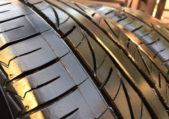 ยาง Firestone 215 60 16 กลางปี15 ดอกเต็ม ไม่มีปะ ใช้ยาว ราคาไม่แพง ยาง Firestone 215 60 16 กลางปี15 ดอกเต็ม ไม่มีปะ ใช้ยาว ราคาไม่แพง