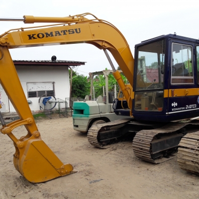 ขาย KOMATSU PC60-5  สภาพสวย  เครื่องปั๊มดี   เอกสารครบ  ลองระบยกันได้ทุกวัน  โทร  089-3818694  ดวงนภา