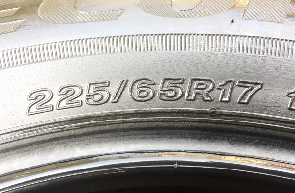 ยาง Bridgestone 225 65 17 ปี14 ดอกเยอะ พร้อมใช้งาน ราคาไม่แพง