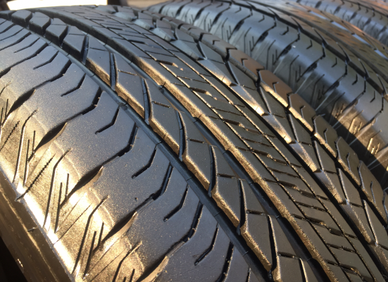 ยาง Bridgestone 225 65 17 ปี14 ดอกเยอะ พร้อมใช้งาน ราคาไม่แพง