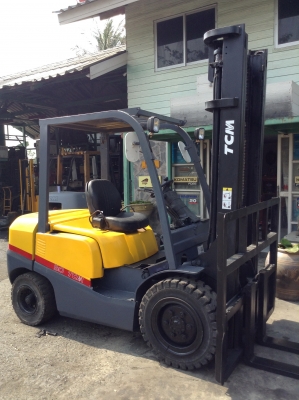 +++ ขายโฟล์คลิฟท์  T.C.M. FD30  ขนาด  3  ตัน  เครื่องยนต์ดีเซล  เสา  4  เมตร   งา 1,070  มม.  เกียร์ออโตเมติค    ยางตันครับ