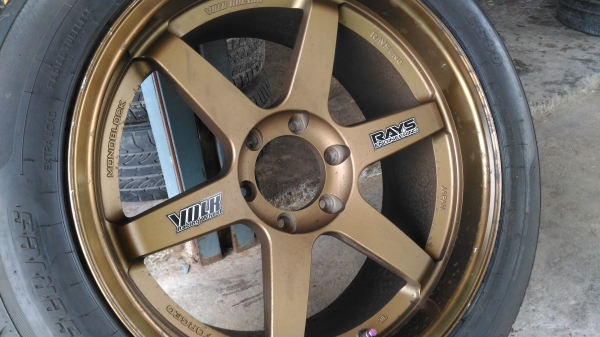 ขายล้อพร้อมยางขอบ 20 จำนวน 1 วง ขายล้อพร้อมยางขอบ 20 จำนวน 1 วง