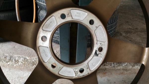 ขายล้อพร้อมยางขอบ 20 จำนวน 1 วง ขายล้อพร้อมยางขอบ 20 จำนวน 1 วง