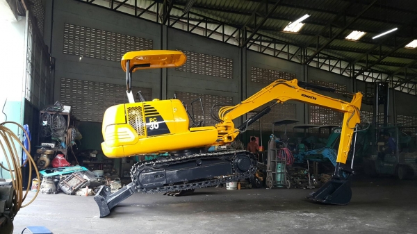 ขาย รถขุด KOMATSU รุ่น PC30-7- มือสองญี่ปุ่น แทรกเหล็ก สลัก บูท เอวแน่น 100\% มีไลน์ สามารถใส่หัวกระแทกได้ มือถือ/LINE ID : 0818753444