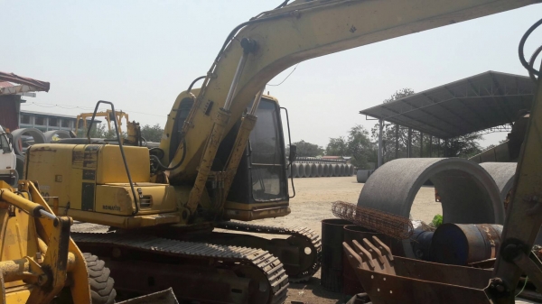 ขายด่วน รถแม็คโคร KOMATSU PC130-6 สภาพสวยพร้อมใช้งาน เครื่องปั้มดี ไฟฟ้าครบ สภาพเก่านอก โซ่ล่วงล่างเต็ม รถพร้อมทำงาน เอกสารใบอินวอยซ์