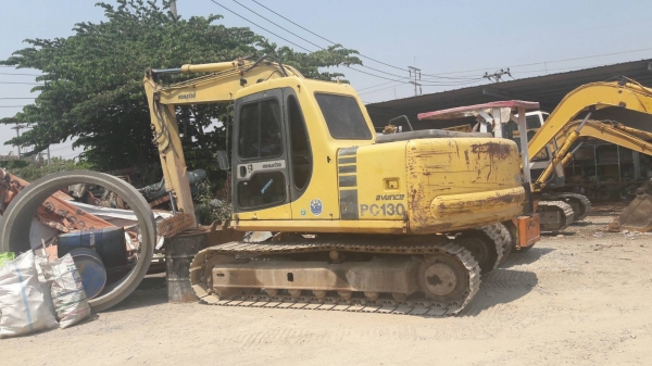 ขายด่วน รถแม็คโคร KOMATSU PC130-6 สภาพสวยพร้อมใช้งาน เครื่องปั้มดี ไฟฟ้าครบ สภาพเก่านอก โซ่ล่วงล่างเต็ม รถพร้อมทำงาน เอกสารใบอินวอยซ์