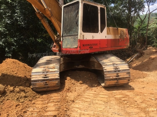 Komatsu pc200 รุ่น5 ไฟฟ้าเต็ม มีเล่มทะเบียน Komatsu pc200 รุ่น5 ไฟฟ้าเต็ม มีเล่มทะเบียน