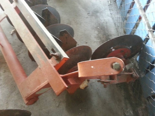 ผานไถใช้สำหรับรถ 30 -40 แรงครับ อยู่กันทรลักษ์ ศรีสะเกษ โทร.0816004753 ครับ