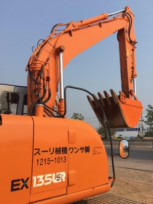 ขายรถแบคโฮ HITACHI EX135USR มีลายหัวกระแทก รถนอกนำเข้าเองจากญี่ปุ่น สภาพสวยพร้อมใช้งาน มีVDOการทำงานครับ