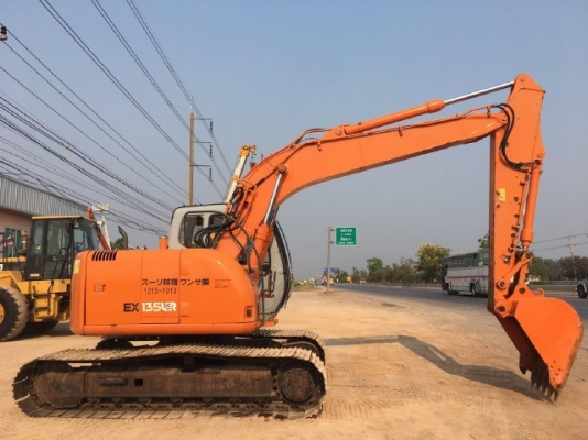 ขายรถแบคโฮ HITACHI EX135USR มีลายหัวกระแทก รถนอกนำเข้าเองจากญี่ปุ่น สภาพสวยพร้อมใช้งาน มีVDOการทำงานครับ