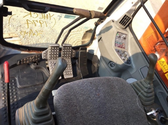 ขายรถแบคโฮ HITACHI EX135USR มีลายหัวกระแทก รถนอกนำเข้าเองจากญี่ปุ่น สภาพสวยพร้อมใช้งาน มีVDOการทำงานครับ