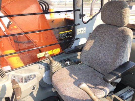 ขายรถแบคโฮ HITACHI EX135USR มีลายหัวกระแทก รถนอกนำเข้าเองจากญี่ปุ่น สภาพสวยพร้อมใช้งาน มีVDOการทำงานครับ