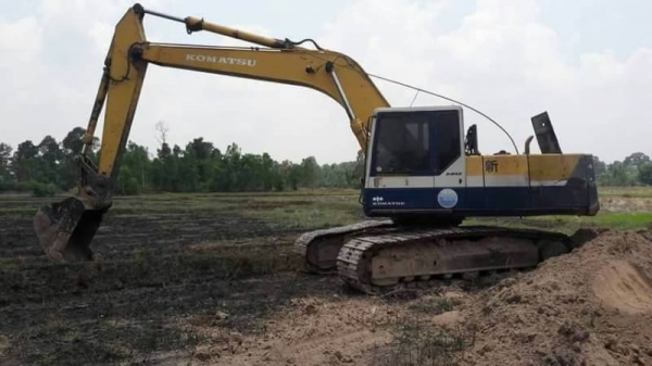 KOMATSU PC200-5 ไฟฟ้าครบ 695,000  บาท เครื่องดี ปั้มดี โช่หนา เอวแน่น ช่วงล่างเต็ม แอร์มี เอกสารเล่มทะเบียน  รถอยู่ จ.ร้อยเอ็ด โทร 093-3376797 อ๊อฟ 101 ไอดีไลน์ ja5657