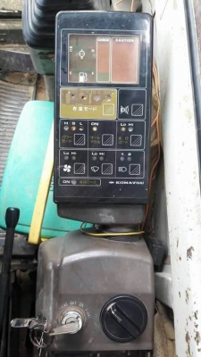 KOMATSU PC200-5 ไฟฟ้าครบ 695,000  บาท เครื่องดี ปั้มดี โช่หนา เอวแน่น ช่วงล่างเต็ม แอร์มี เอกสารเล่มทะเบียน  รถอยู่ จ.ร้อยเอ็ด โทร 093-3376797 อ๊อฟ 101 ไอดีไลน์ ja5657