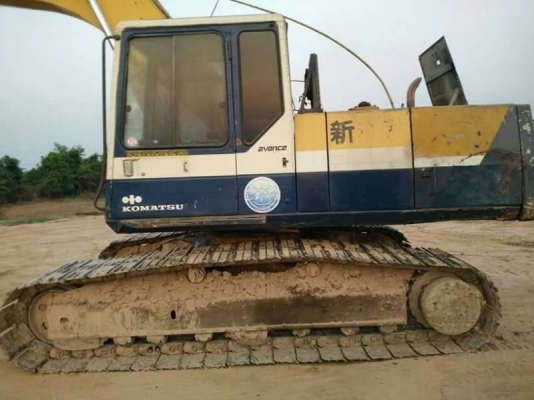 KOMATSU PC200-5 ไฟฟ้าครบ 695,000  บาท เครื่องดี ปั้มดี โช่หนา เอวแน่น ช่วงล่างเต็ม แอร์มี เอกสารเล่มทะเบียน  รถอยู่ จ.ร้อยเอ็ด โทร 093-3376797 อ๊อฟ 101 ไอดีไลน์ ja5657