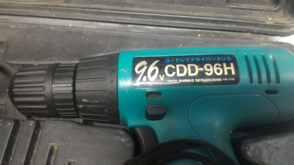 800บาทชุดสว่านแบตเตอรี่9.6V.ยี่ห้อ CDD-96Hมีแบต1้ก้อนแท่นชารท์ใช้ไฟ100V.(แบตเสื่อม)