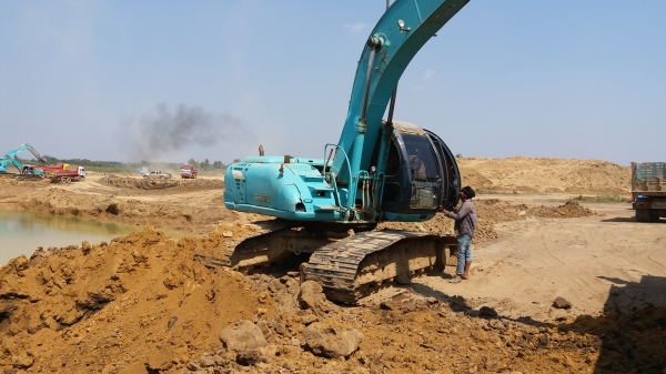 ขาย 625,000 KOBELCO sk 200-5 ไฟฟ้าครบ เครื่องดี ปั้มแรง เอวแน่น ช่วงล่างสวย รถพร้อมใช้ รถอยู่ กาญจนบุรี 090-772-3710 090-772-3708 ขาย 625,000 KOBELCO sk 200-5 ไฟฟ้าครบ เครื่องดี ปั้มแรง เอวแน่น ช่วงล่างสวย รถพร้อมใช้ รถอยู่ กาญจนบุรี 090-772-3710 090-772-3708