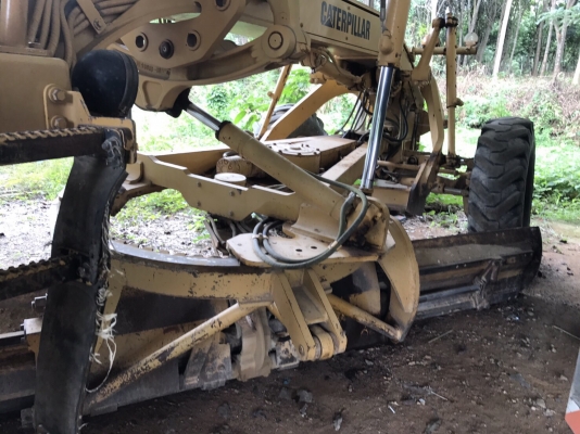 ขายรถเกรด CATERPILLAR 140G 5MD ทำงาน 13417ชั่วโมง สภาพสวย สนใจโทร 081-970-1072
