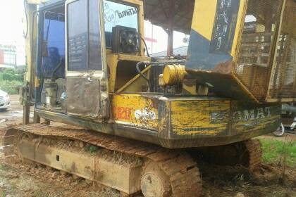 ขายรถแบคโฮ KOMATSU PC120-3 พร้อมหัวคีปไม้กับบุ้งกี๋ ราคา 420000
