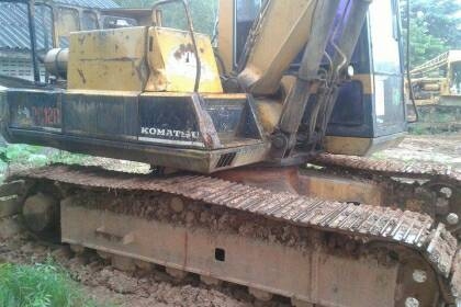 ขายรถแบคโฮ KOMATSU PC120-3 พร้อมหัวคีปไม้กับบุ้งกี๋ ราคา 420000