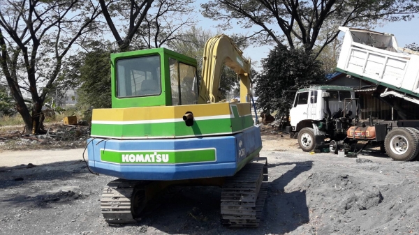 ขายรถแบคโฮ KOMATSU PC60-5 ราคา 280000 ขายรถแบคโฮ KOMATSU PC60-5 ราคา 280000