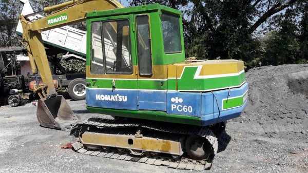 ขายรถแบคโฮ KOMATSU PC60-5 ราคา 280000 ขายรถแบคโฮ KOMATSU PC60-5 ราคา 280000