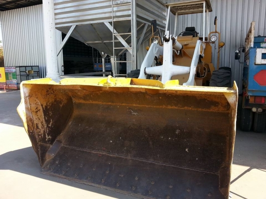 ขายรถตักล้อยาง2เพลา KOMATSU ต่อแขนแล้ว สภาพพร้อมใช้งาน ราคา590,000 สนใจโทร 090-8588220คุณนะ 093-3258446คุณบิว เว็บไซต์ส่วนตัว www.narong2truck.com www.truck.in.th/498 ID: narong498 ID: 0933258446 เพจ Facebook ณรงค์ ซื้อขายรถมือสอง กลุ่ม Facebook ณรงค์ ซื้