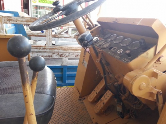 ขายรถตักล้อยาง2เพลา KOMATSU ต่อแขนแล้ว สภาพพร้อมใช้งาน ราคา590,000 สนใจโทร 090-8588220คุณนะ 093-3258446คุณบิว เว็บไซต์ส่วนตัว www.narong2truck.com www.truck.in.th/498 ID: narong498 ID: 0933258446 เพจ Facebook ณรงค์ ซื้อขายรถมือสอง กลุ่ม Facebook ณรงค์ ซื้