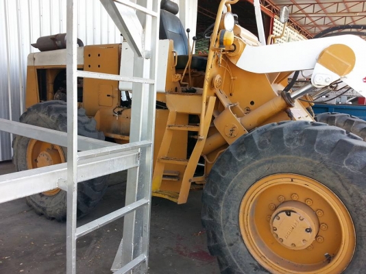 ขายรถตักล้อยาง2เพลา KOMATSU ต่อแขนแล้ว สภาพพร้อมใช้งาน ราคา590,000 สนใจโทร 090-8588220คุณนะ 093-3258446คุณบิว เว็บไซต์ส่วนตัว www.narong2truck.com www.truck.in.th/498 ID: narong498 ID: 0933258446 เพจ Facebook ณรงค์ ซื้อขายรถมือสอง กลุ่ม Facebook ณรงค์ ซื้