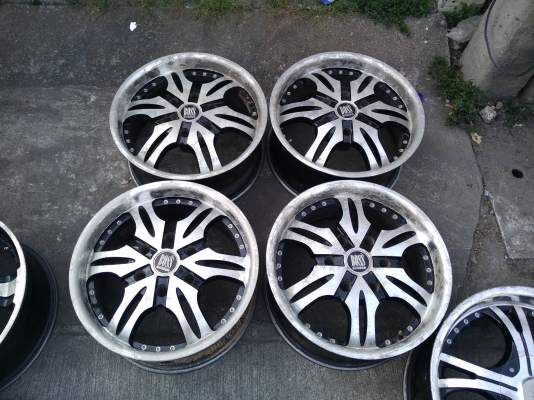 แม็ก Boss 17-6-139.7 กว้าง8นิ้ว ET20 สภาพเดิม ขอบหนา นอก-ใน ไม่คดดุ้ง รอยตะกรันเยอะ ควรเก็บงาน ราคา 4 วง 3,900 บาท