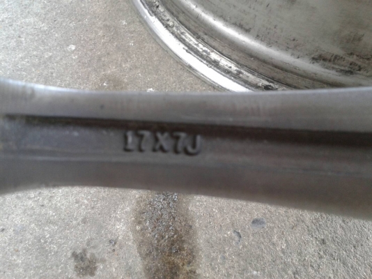 ขอบ17นิ้ว5รู100/114 ชุดนี้ ราคา 7700 บาท