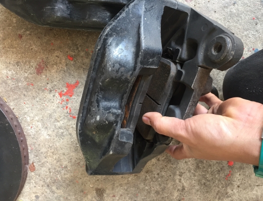 เบรคสี่ฟอด์ใหญ่พร้อมจานของtotaพาโด้