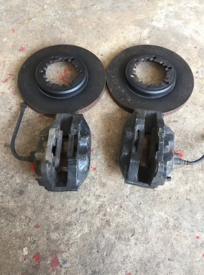 เบรคสี่ฟอด์ใหญ่พร้อมจานของtotaพาโด้