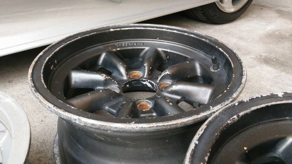 ขายล้อกล้วย  ขอบ14"  หน้า 6" et -1 หลัง7" et 10 4/114 .สีเดิมๆญี่ปุ่น  หน้าตืนหลังลึก  มีเบียด1วง นอกนั้นสวยๆครับ  แท้ญี่ปุ่นมีปั้มครับ  ยี่ห้อ magroad