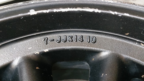 ขายล้อกล้วย  ขอบ14"  หน้า 6" et -1 หลัง7" et 10 4/114 .สีเดิมๆญี่ปุ่น  หน้าตืนหลังลึก  มีเบียด1วง นอกนั้นสวยๆครับ  แท้ญี่ปุ่นมีปั้มครับ  ยี่ห้อ magroad