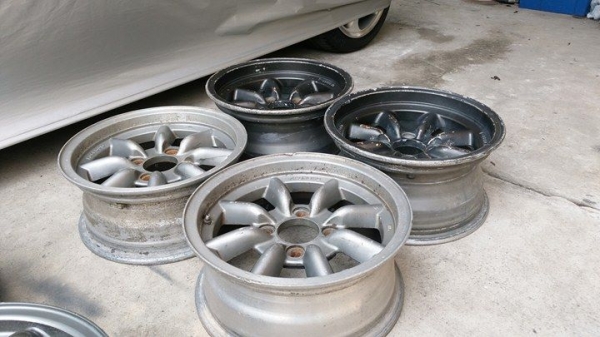 ขายล้อกล้วย  ขอบ14"  หน้า 6" et -1 หลัง7" et 10 4/114 .สีเดิมๆญี่ปุ่น  หน้าตืนหลังลึก  มีเบียด1วง นอกนั้นสวยๆครับ  แท้ญี่ปุ่นมีปั้มครับ  ยี่ห้อ magroad