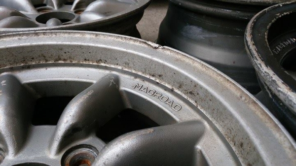 ขายล้อกล้วย  ขอบ14"  หน้า 6" et -1 หลัง7" et 10 4/114 .สีเดิมๆญี่ปุ่น  หน้าตืนหลังลึก  มีเบียด1วง นอกนั้นสวยๆครับ  แท้ญี่ปุ่นมีปั้มครับ  ยี่ห้อ magroad