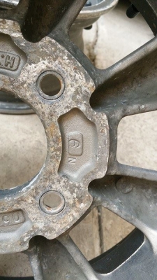 ขายล้อกล้วย  ขอบ14"  หน้า 6" et -1 หลัง7" et 10 4/114 .สีเดิมๆญี่ปุ่น  หน้าตืนหลังลึก  มีเบียด1วง นอกนั้นสวยๆครับ  แท้ญี่ปุ่นมีปั้มครับ  ยี่ห้อ magroad