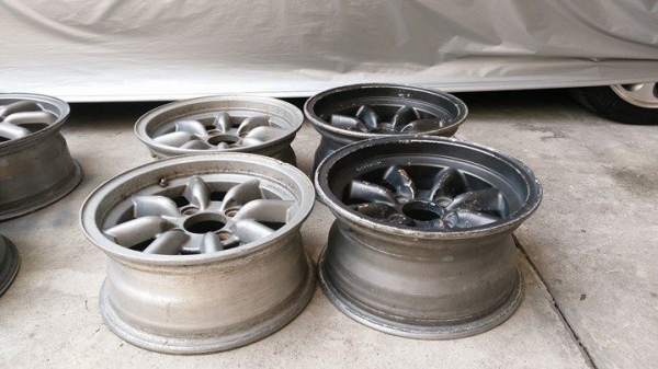 ขายล้อกล้วย  ขอบ14"  หน้า 6" et -1 หลัง7" et 10 4/114 .สีเดิมๆญี่ปุ่น  หน้าตืนหลังลึก  มีเบียด1วง นอกนั้นสวยๆครับ  แท้ญี่ปุ่นมีปั้มครับ  ยี่ห้อ magroad