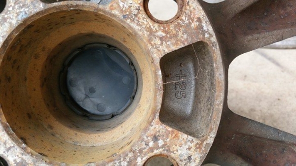 ขายล้อกล้วย  ขอบ14"  หน้า 6" et -1 หลัง7" et 10 4/114 .สีเดิมๆญี่ปุ่น  หน้าตืนหลังลึก  มีเบียด1วง นอกนั้นสวยๆครับ  แท้ญี่ปุ่นมีปั้มครับ  ยี่ห้อ magroad