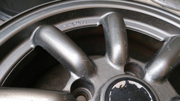 ขายล้อกล้วย  ขอบ14"  หน้า 6" et -1 หลัง7" et 10 4/114 .สีเดิมๆญี่ปุ่น  หน้าตืนหลังลึก  มีเบียด1วง นอกนั้นสวยๆครับ  แท้ญี่ปุ่นมีปั้มครับ  ยี่ห้อ magroad