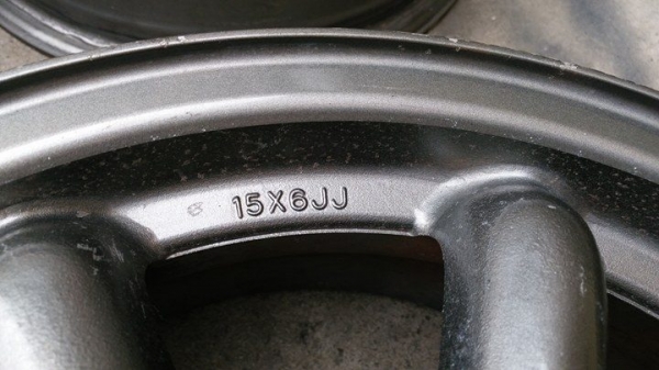 ขายล้อกล้วย  ขอบ14"  หน้า 6" et -1 หลัง7" et 10 4/114 .สีเดิมๆญี่ปุ่น  หน้าตืนหลังลึก  มีเบียด1วง นอกนั้นสวยๆครับ  แท้ญี่ปุ่นมีปั้มครับ  ยี่ห้อ magroad