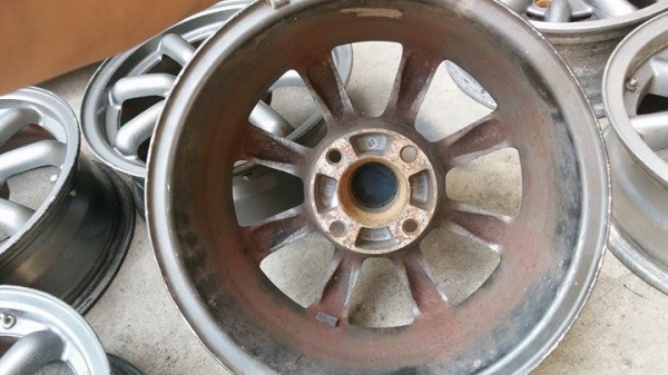 ขายล้อกล้วย  ขอบ14"  หน้า 6" et -1 หลัง7" et 10 4/114 .สีเดิมๆญี่ปุ่น  หน้าตืนหลังลึก  มีเบียด1วง นอกนั้นสวยๆครับ  แท้ญี่ปุ่นมีปั้มครับ  ยี่ห้อ magroad