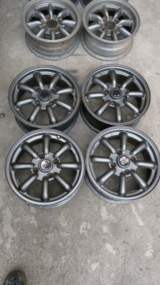 ขายล้อกล้วย  ขอบ14"  หน้า 6" et -1 หลัง7" et 10 4/114 .สีเดิมๆญี่ปุ่น  หน้าตืนหลังลึก  มีเบียด1วง นอกนั้นสวยๆครับ  แท้ญี่ปุ่นมีปั้มครับ  ยี่ห้อ magroad