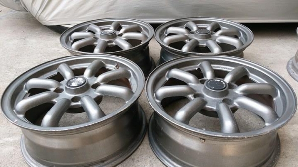 ขายล้อกล้วย  ขอบ14&quot;  หน้า 6&quot; et -1 หลัง7&quot; et 10 4/114 .สีเดิมๆญี่ปุ่น  หน้าตืนหลังลึก  มีเบียด1วง นอกนั้นสวยๆครับ  แท้ญี่ปุ่นมีปั้มครับ  ยี่ห้อ magroad